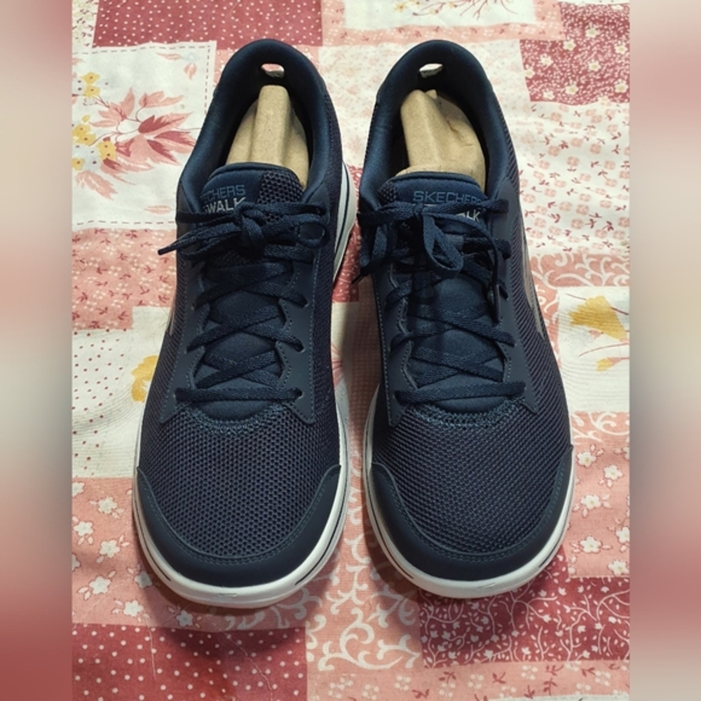Skechers GOwalk Max Effort Men’s Size 12 Navy Blue - New In Box